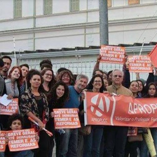 Greve Geral histórica paralisa Campus I da PUC-Campinas e denuncia a tentativa do governo de acabar com o direito à aposentadoria e à CLT