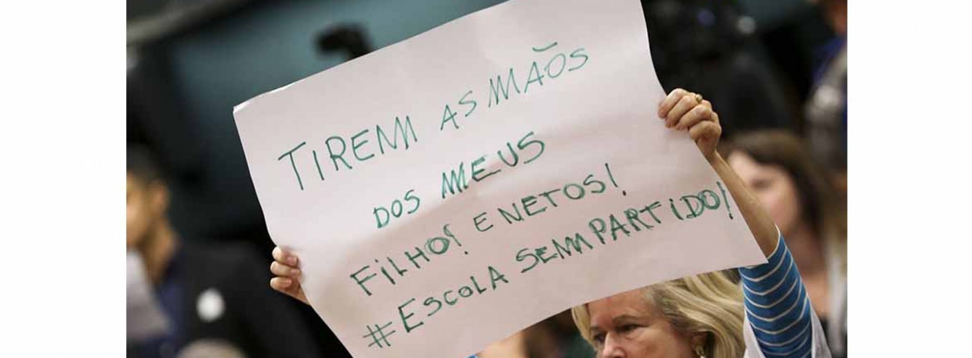 Campanha “anti-doutrinação” contra professores eleva estresse em sala de aula