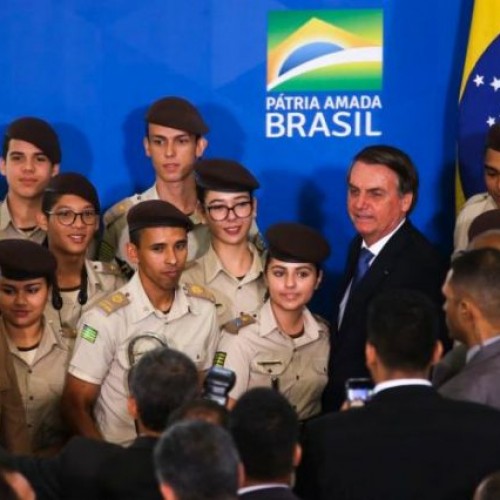 Manifesto em repúdio à instalação de escolas cívico-militares