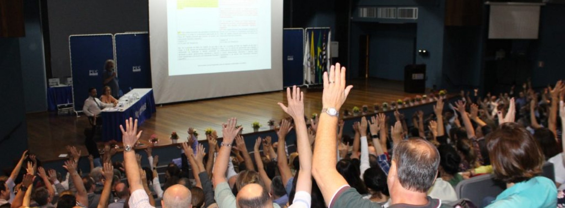 Professores da PUC-Campinas aprovam Regulamento da Carreira Docente