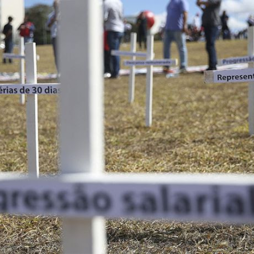 Maioria patronal aprova, na Câmara, a suspensão de contratos de trabalho